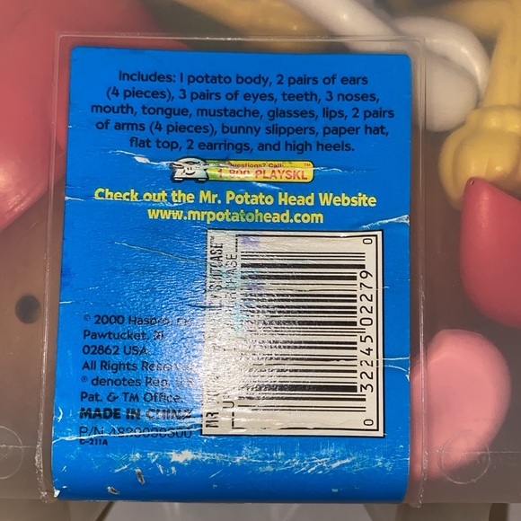 Vintage 2000 Playskool Mr. & Mrs. Potato Head Silly Suitcase - Picture 5 of 6